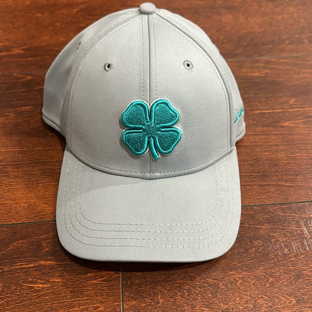 Black Clover Men’s Flexfit S/M Hat.